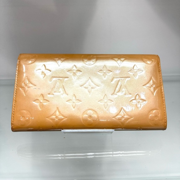 **SOLD**Louis Vuitton Vernis Sarah Wallet - Picture 3 of 13